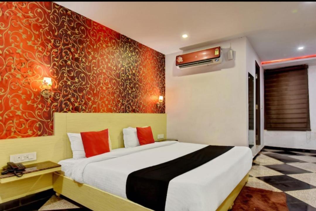 Hotel Citi Club à Kanpur Extérieur photo