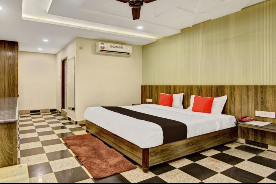 Hotel Citi Club à Kanpur Extérieur photo