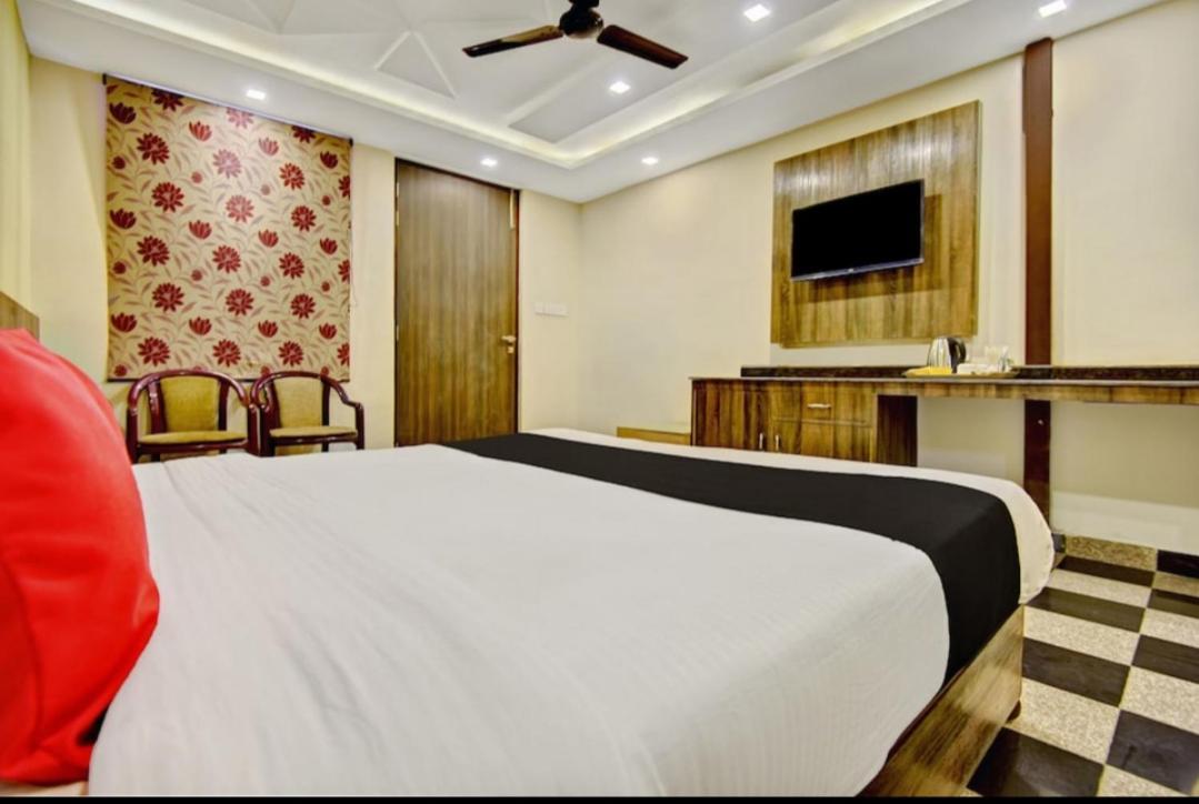 Hotel Citi Club à Kanpur Extérieur photo