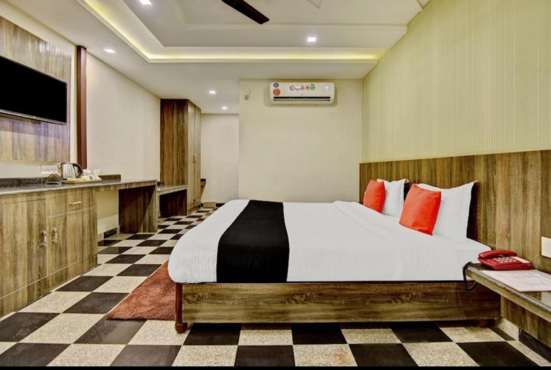 Hotel Citi Club à Kanpur Extérieur photo